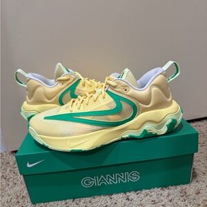 Nike Giannis Antetokounmpo Immortality 3 basketball shoes